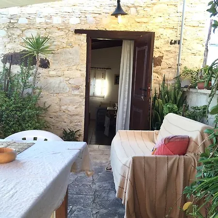 Guest house Persephone House