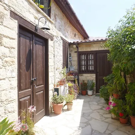 Persephone House * Pentakomo